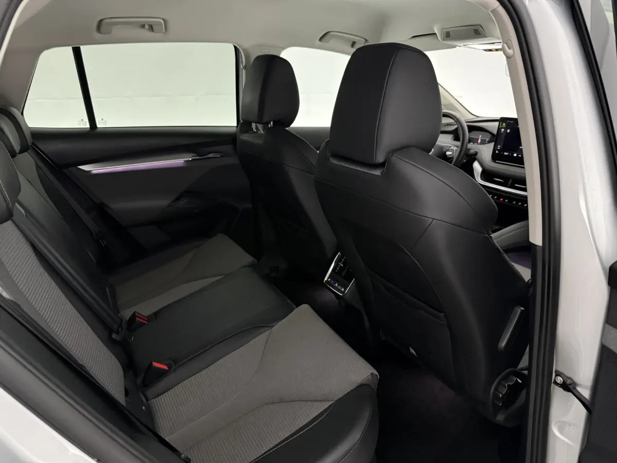80 82kWh 204PK | Sfeer | Virtual | Camera | Cruise | Carplay | SOH 92% | Trekhaak | Winterpack