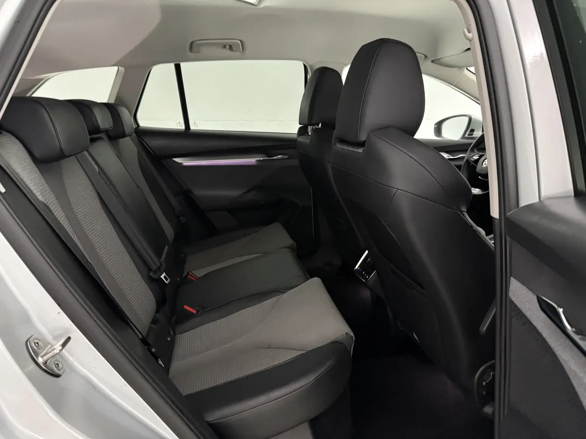 80 82kWh 204PK | Sfeer | Virtual | Camera | Cruise | Carplay | SOH 92% | Trekhaak | Winterpack