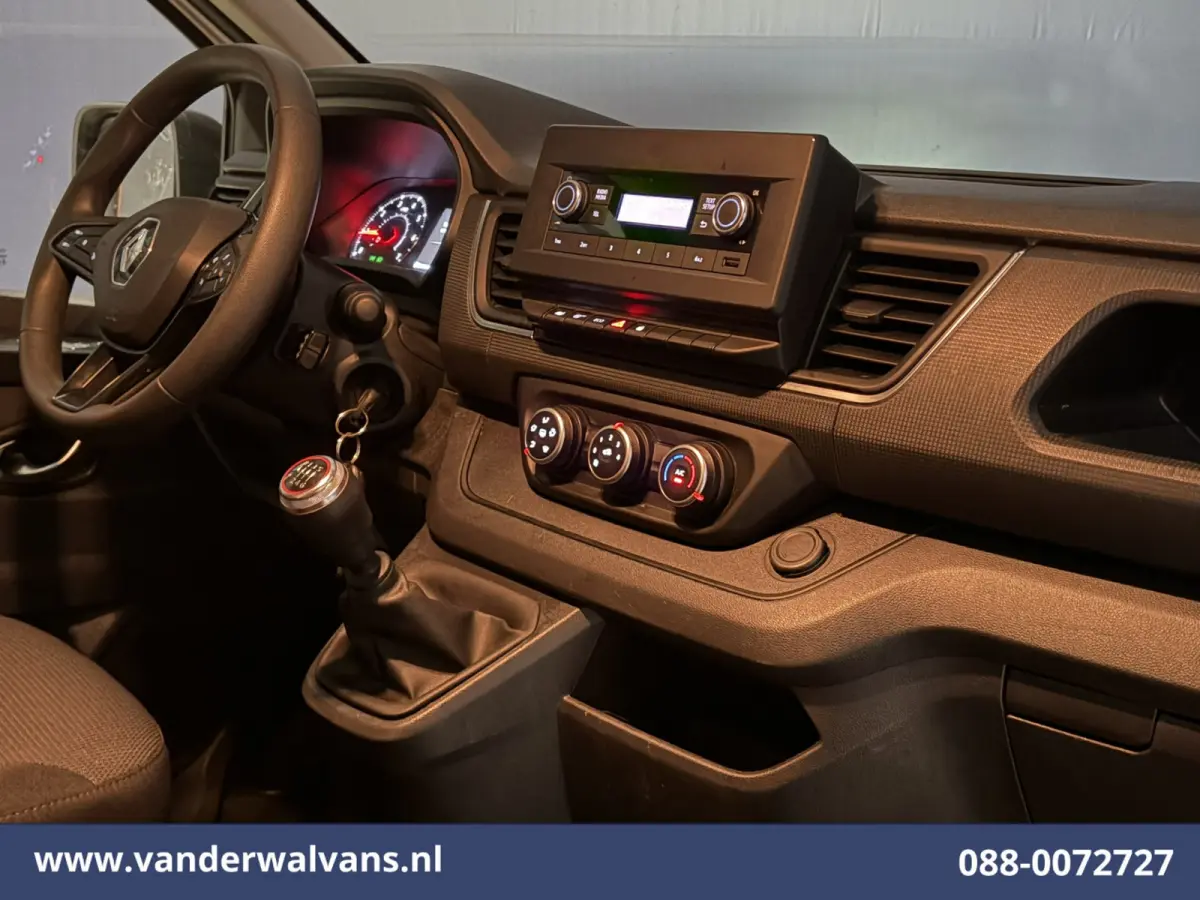2.0 dCi 131pk L2H1 Euro6 Airco | LED | Cruisecontrol | 2500kg Trekhaak | Bijrijdersbank
