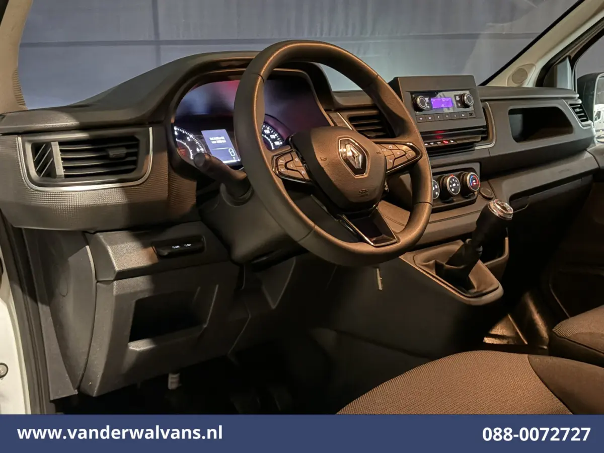 2.0 dCi 131pk L2H1 Euro6 Airco | LED | Cruisecontrol | 2500kg Trekhaak | Bijrijdersbank