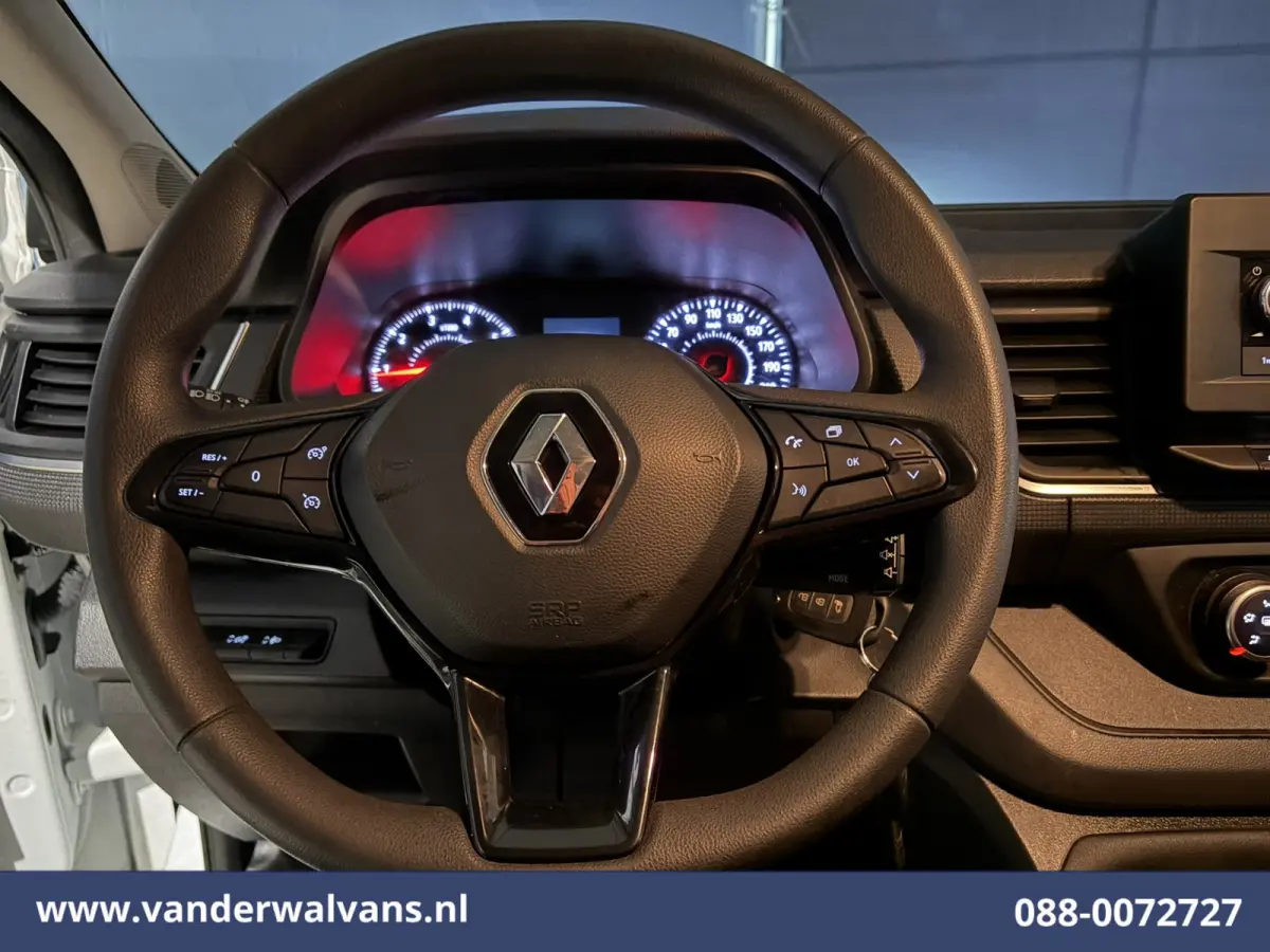 2.0 dCi 131pk L2H1 Euro6 Airco | LED | Cruisecontrol | 2500kg Trekhaak | Bijrijdersbank