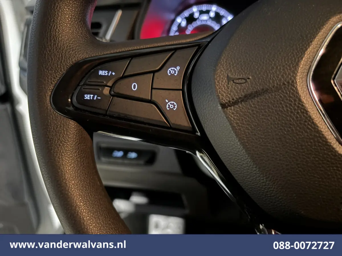 2.0 dCi 131pk L2H1 Euro6 Airco | LED | Cruisecontrol | 2500kg Trekhaak | Bijrijdersbank