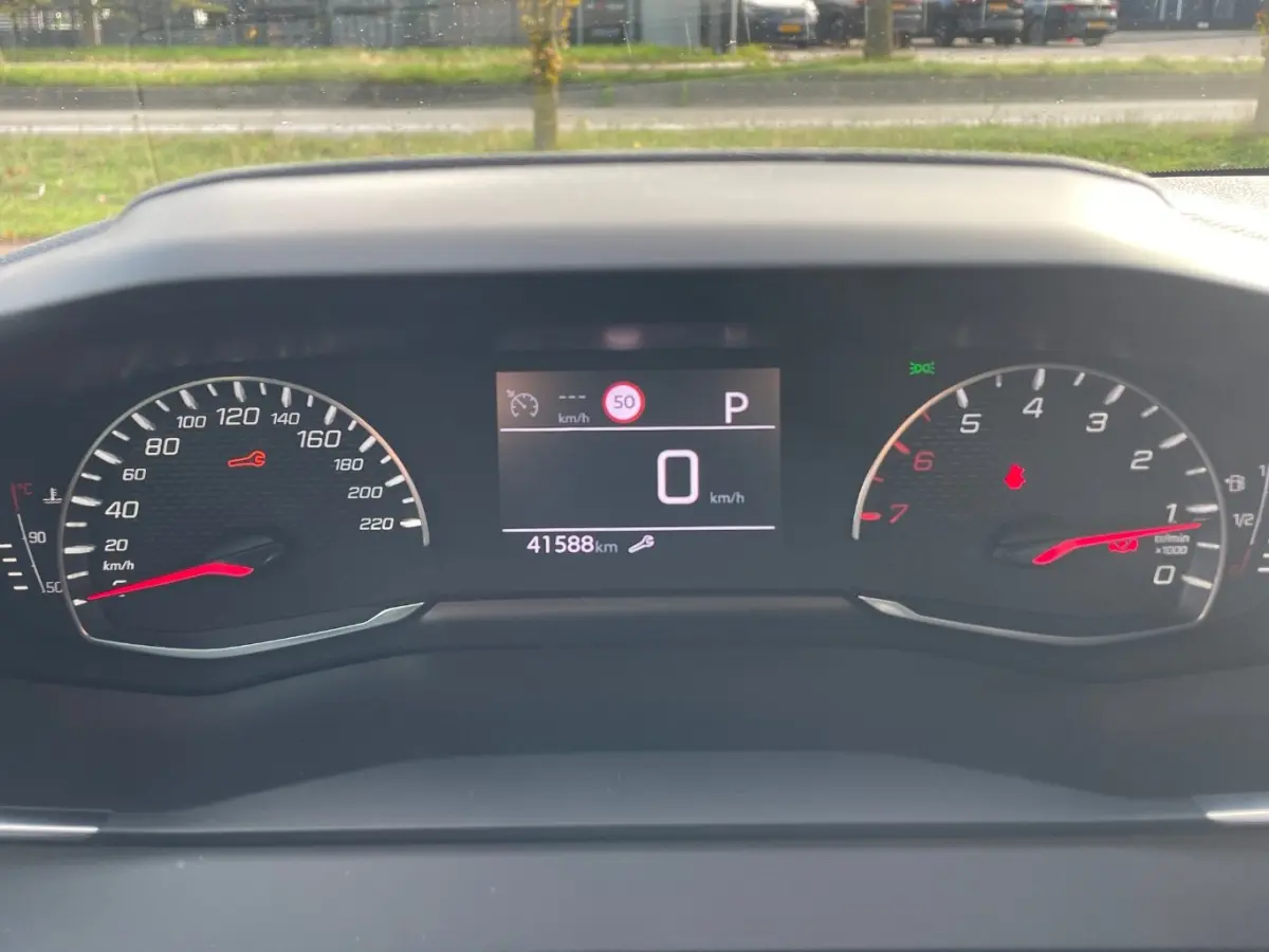 1.2 PureTech Allure | Navigatie | Climate Control | Parkeersensoren | Cruise Control |