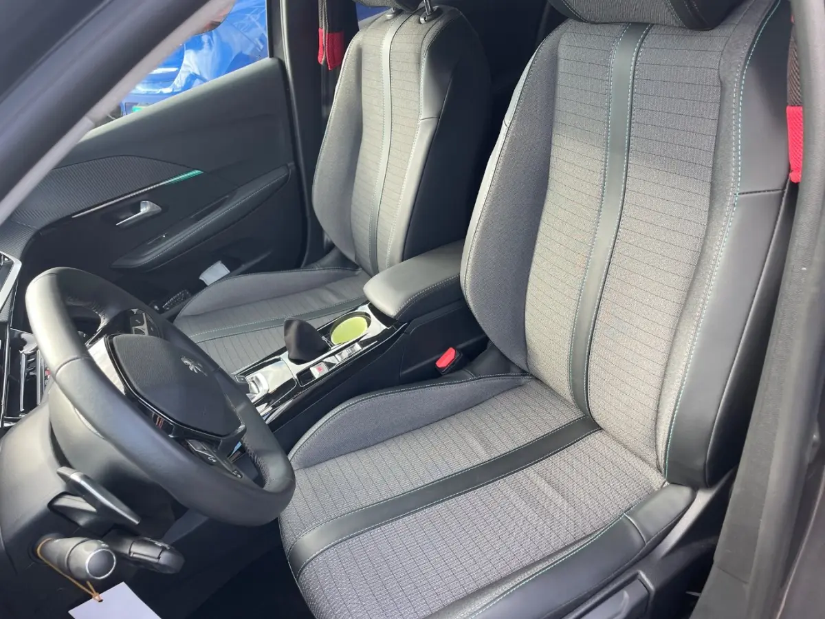 1.2 PureTech Allure | Navigatie | Climate Control | Parkeersensoren | Cruise Control |