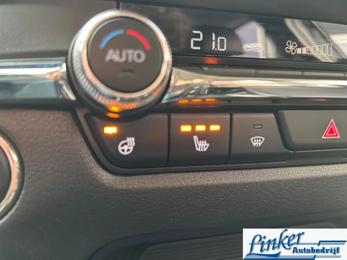 2.0 e-SkyActiv-X M Hybrid Luxury| Trekhaak| Navi| Cruise|