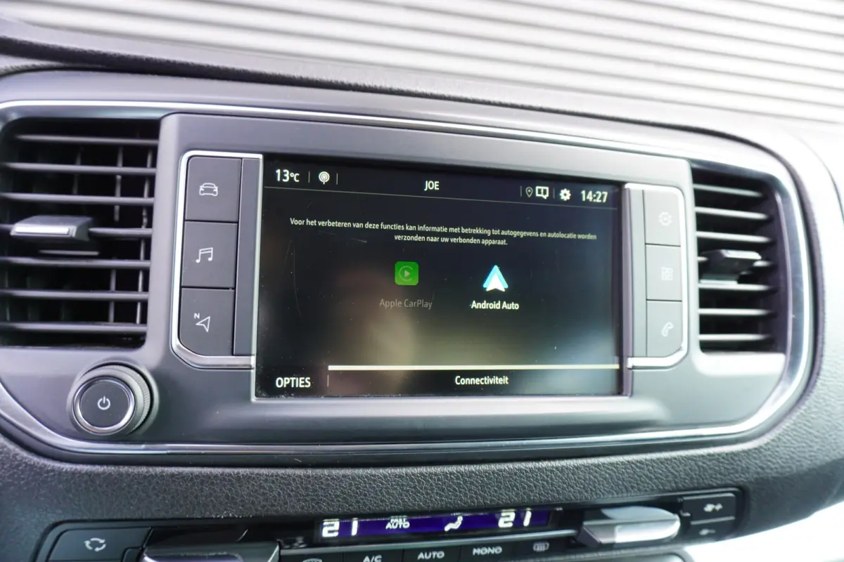 2.0 123pk Automaat L3H1 Dubbele cabine Innovation Trekhaak Head up display Apple carplay Camera Parkeersensoren Cruise control