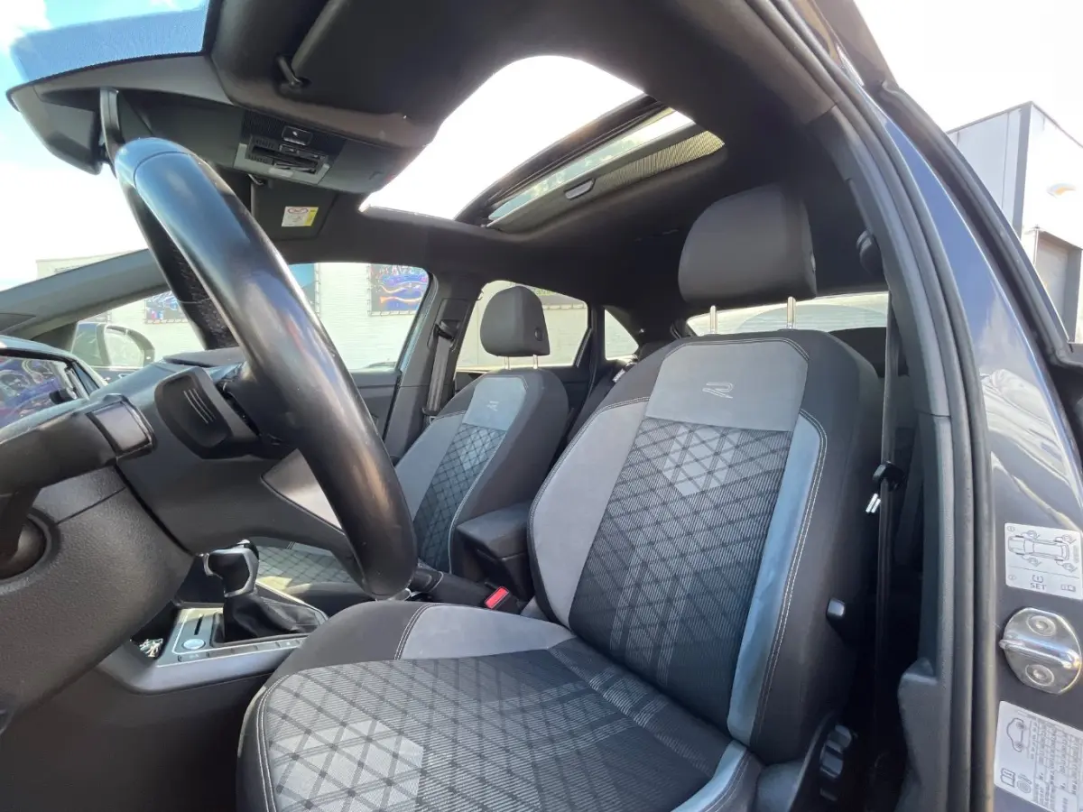1.0 TSI R-Line Panoramadak | Stoelverwarming | Digital Dash | Camera | Parkeersensoren | | Achteruitrijcamera