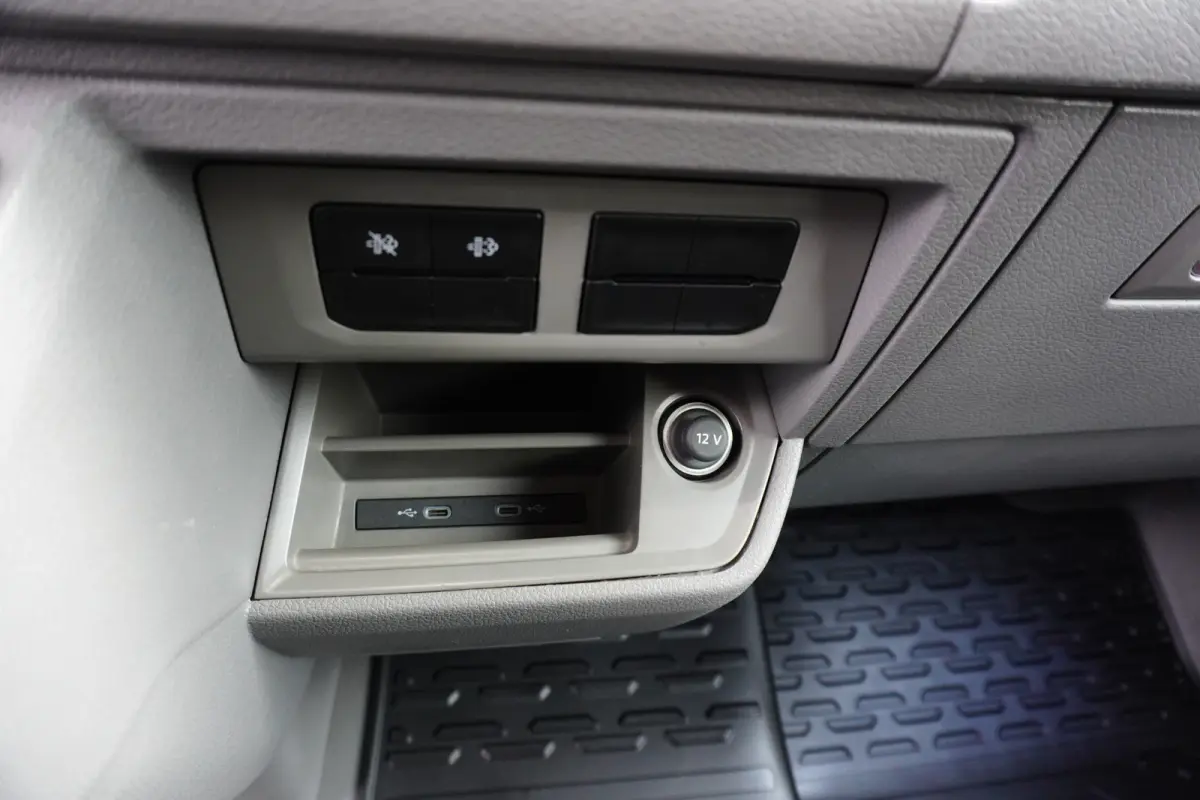 140pk L3H3/L2H2 Apple carplay Camera Parkeersensoren Airco 2-Zits