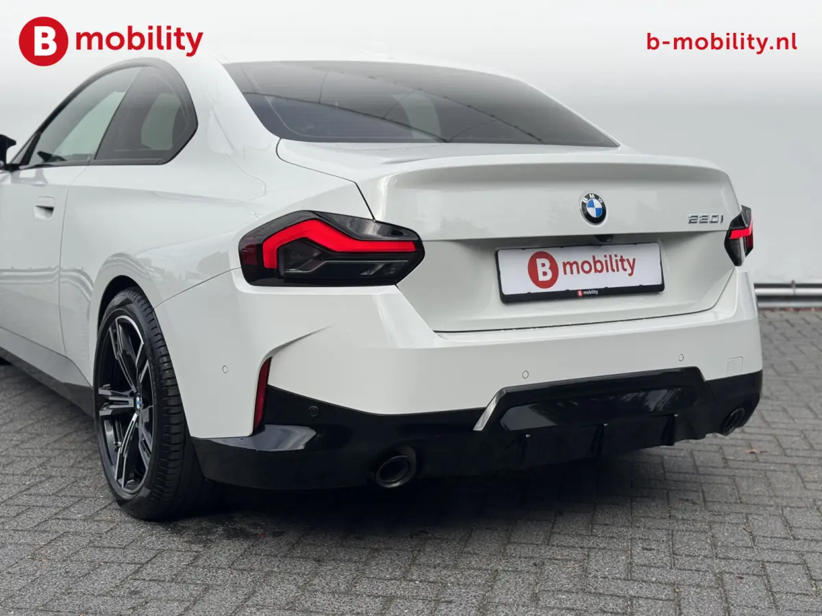 220i High Executive M-Sport LCI Widescreen NL Auto! | Achteruitrijcamera | DAB | Cruise Control | Apple CarPlay