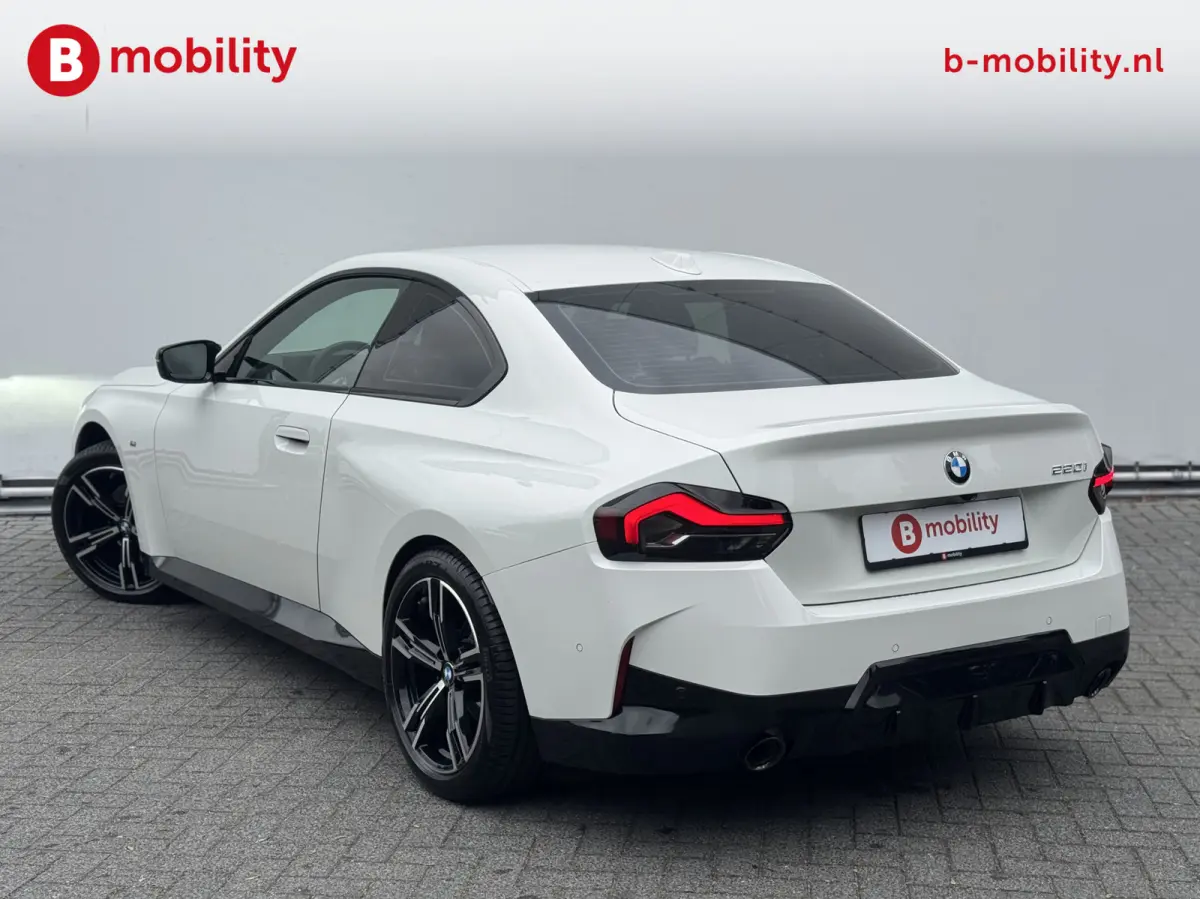 220i High Executive M-Sport LCI Widescreen NL Auto! | Achteruitrijcamera | DAB | Cruise Control | Apple CarPlay