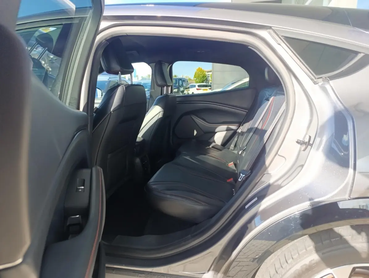 Extended AWD 98 kWh | Adaptieve Cruise | Elek. stoel | Memory | Camera | PDC V+A | 19" LMV | Dealeronderhouden