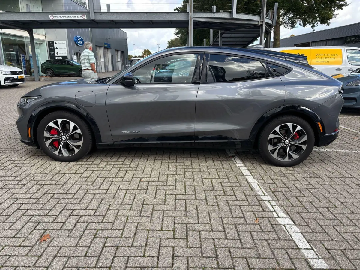 Extended AWD 98 kWh | Adaptieve Cruise | Elek. stoel | Memory | Camera | PDC V+A | 19" LMV | Dealeronderhouden