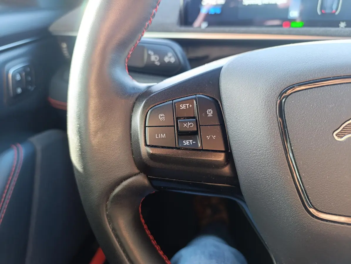 Extended AWD 98 kWh | Adaptieve Cruise | Elek. stoel | Memory | Camera | PDC V+A | 19" LMV | Dealeronderhouden