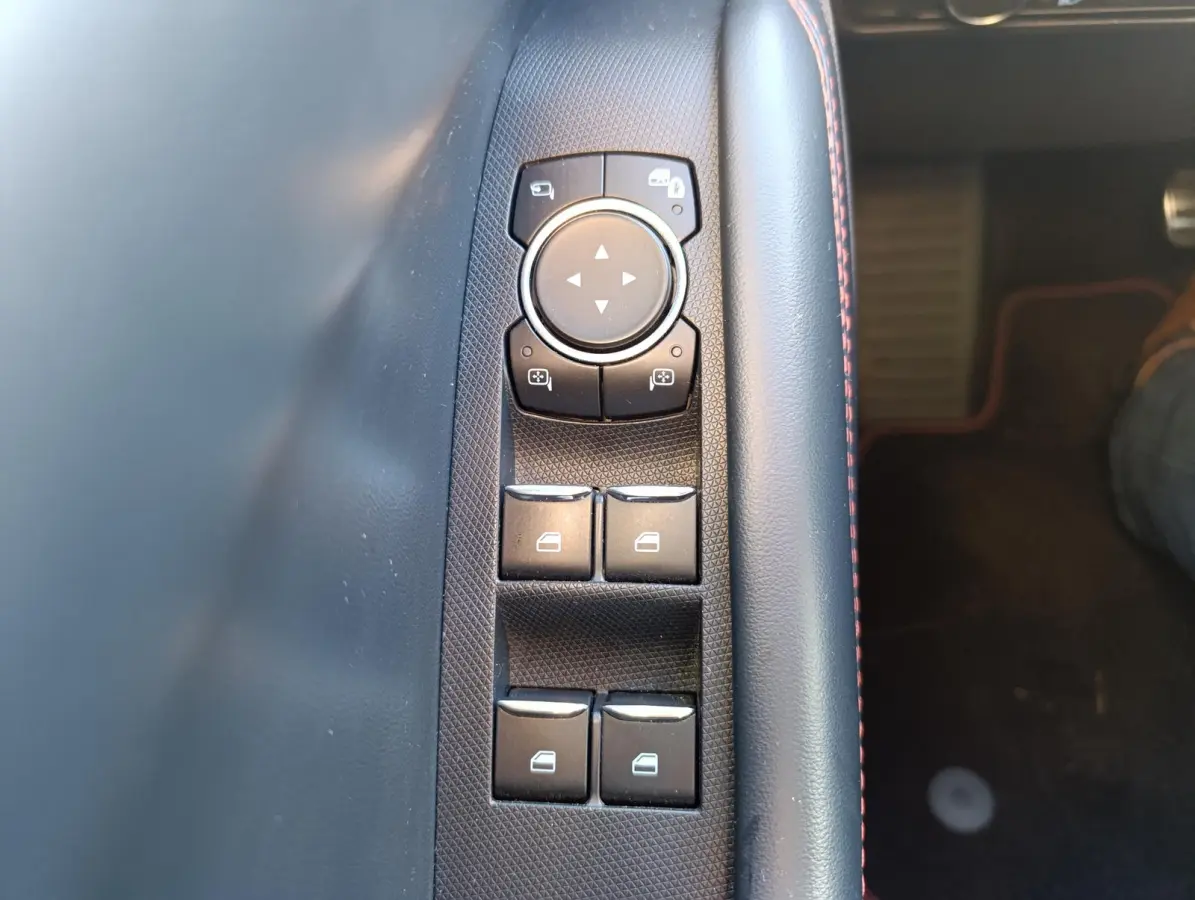 Extended AWD 98 kWh | Adaptieve Cruise | Elek. stoel | Memory | Camera | PDC V+A | 19" LMV | Dealeronderhouden