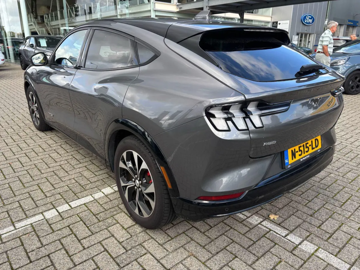 Extended AWD 98 kWh | Adaptieve Cruise | Elek. stoel | Memory | Camera | PDC V+A | 19" LMV | Dealeronderhouden