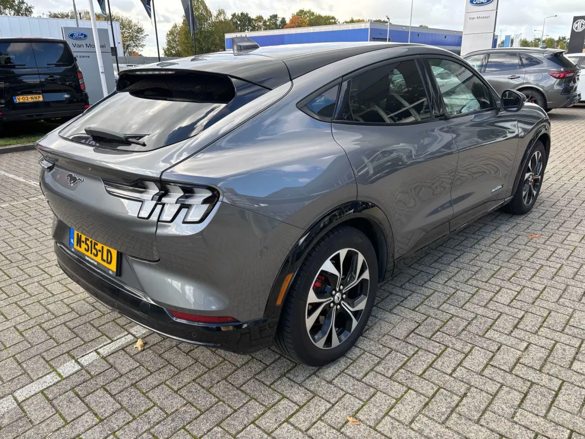 Extended AWD 98 kWh | Adaptieve Cruise | Elek. stoel | Memory | Camera | PDC V+A | 19" LMV | Dealeronderhouden