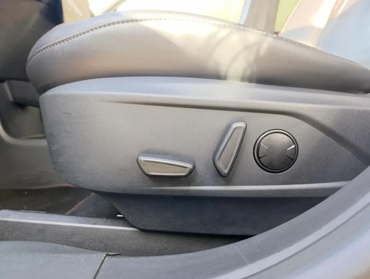Extended AWD 98 kWh | Adaptieve Cruise | Elek. stoel | Memory | Camera | PDC V+A | 19" LMV | Dealeronderhouden