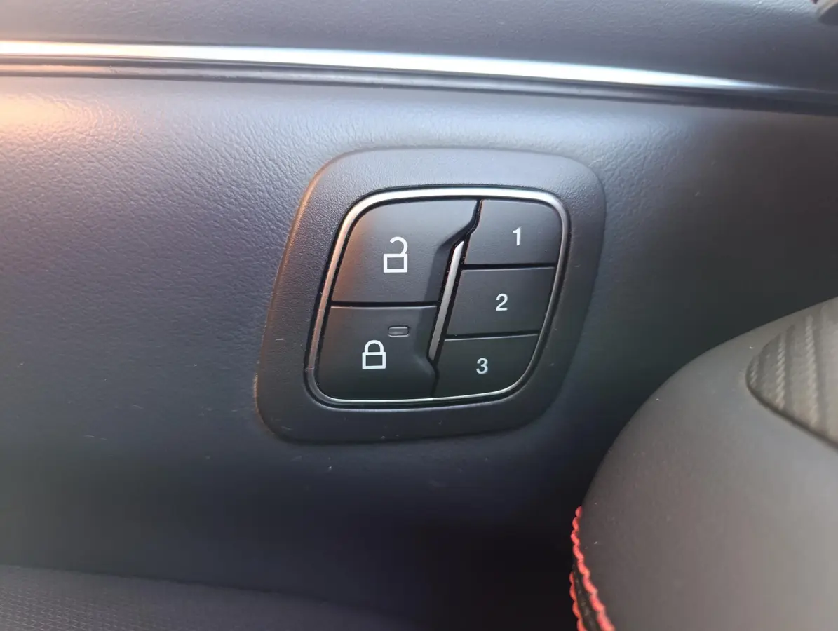 Extended AWD 98 kWh | Adaptieve Cruise | Elek. stoel | Memory | Camera | PDC V+A | 19" LMV | Dealeronderhouden
