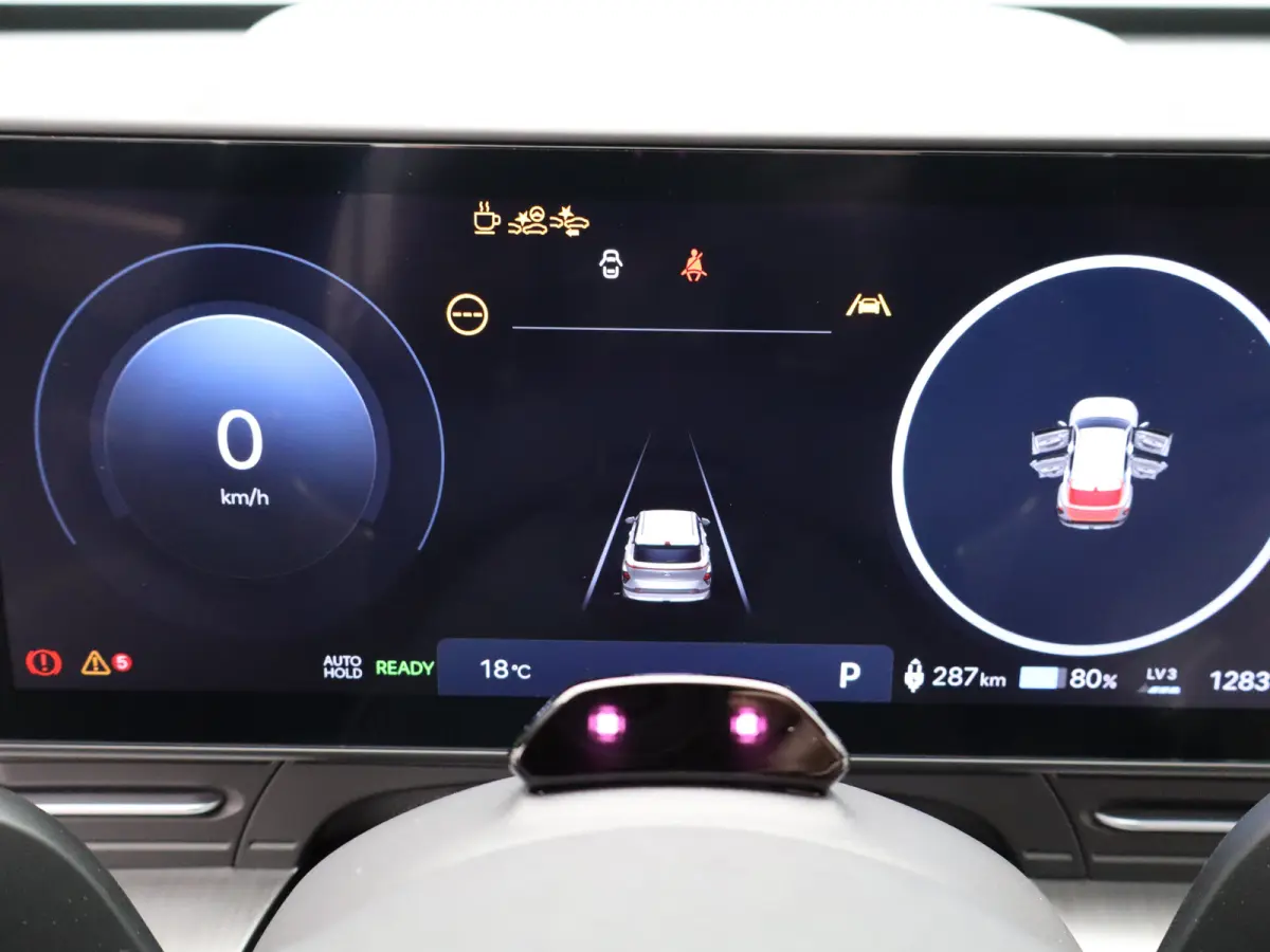 Premium 65.4 kWh | Wit leder | 360 camera | Elektrische bedienbare voorstoelen | | Achterruitverwarming | Achterstoelen verwarmd | Achteruitrijcamera