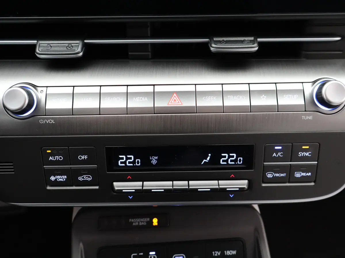 Premium 65.4 kWh | Wit leder | 360 camera | Elektrische bedienbare voorstoelen | | Achterruitverwarming | Achterstoelen verwarmd | Achteruitrijcamera