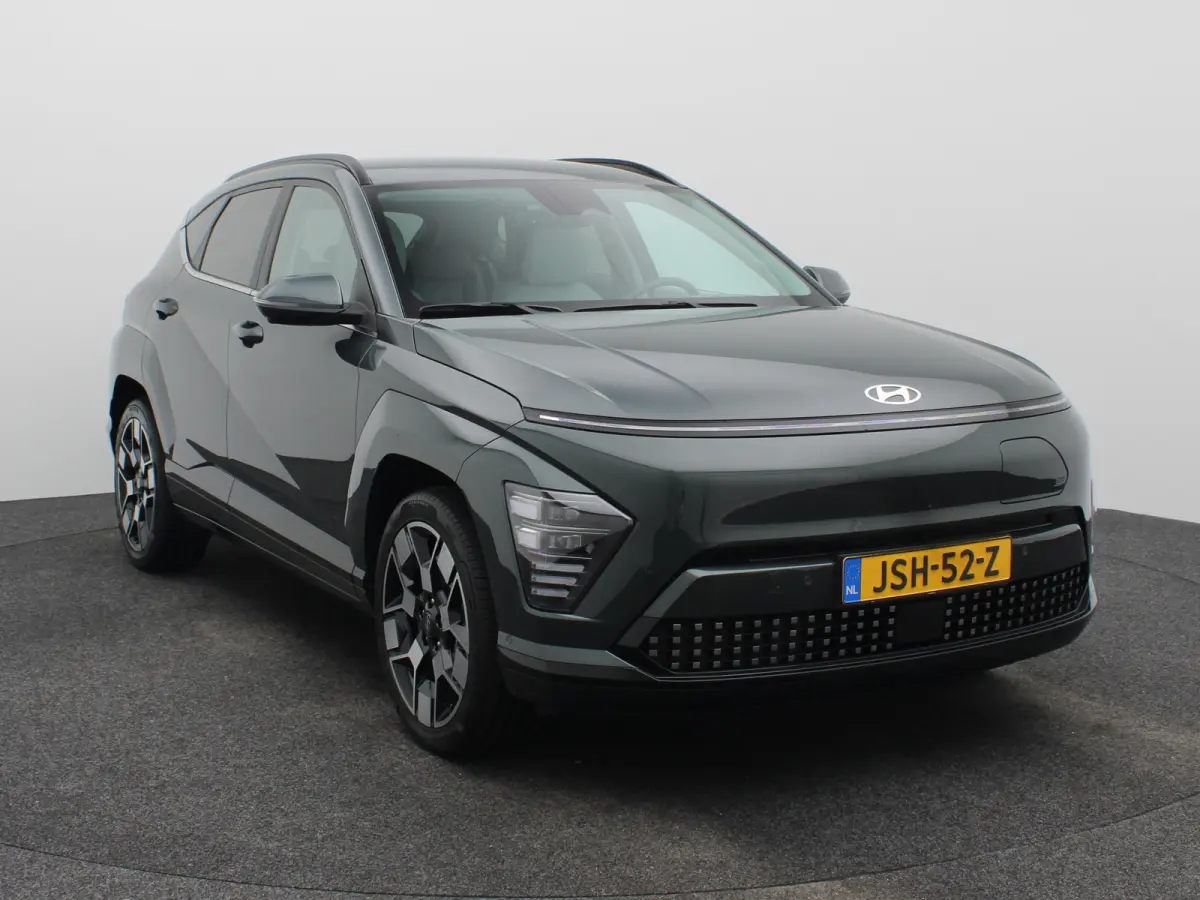 Premium 65.4 kWh | Wit leder | 360 camera | Elektrische bedienbare voorstoelen | | Achterruitverwarming | Achterstoelen verwarmd | Achteruitrijcamera