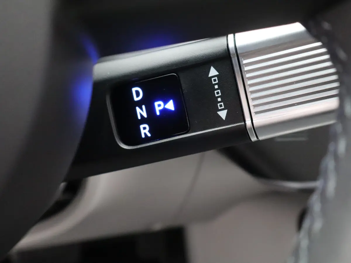Premium 65.4 kWh | Wit leder | 360 camera | Elektrische bedienbare voorstoelen | | Achterruitverwarming | Achterstoelen verwarmd | Achteruitrijcamera