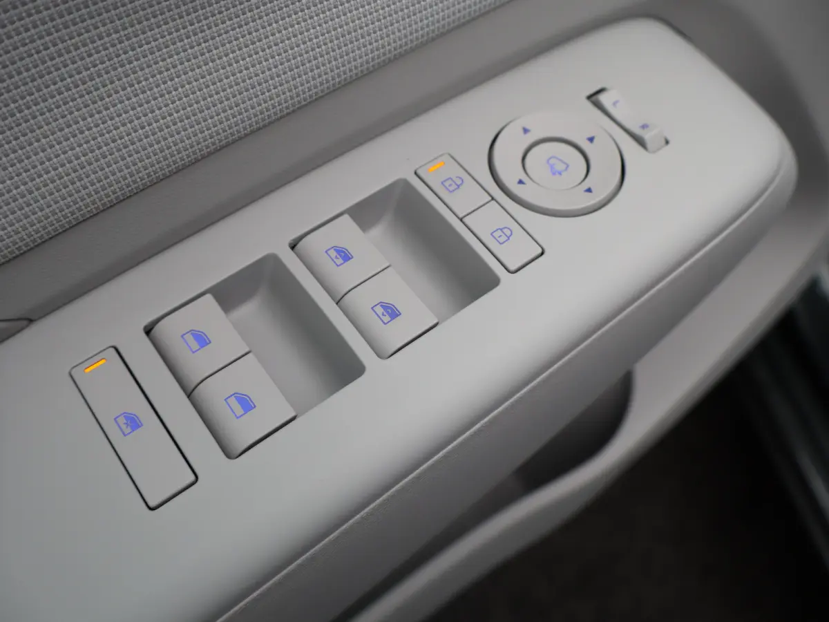Premium 65.4 kWh | Wit leder | 360 camera | Elektrische bedienbare voorstoelen | | Achterruitverwarming | Achterstoelen verwarmd | Achteruitrijcamera