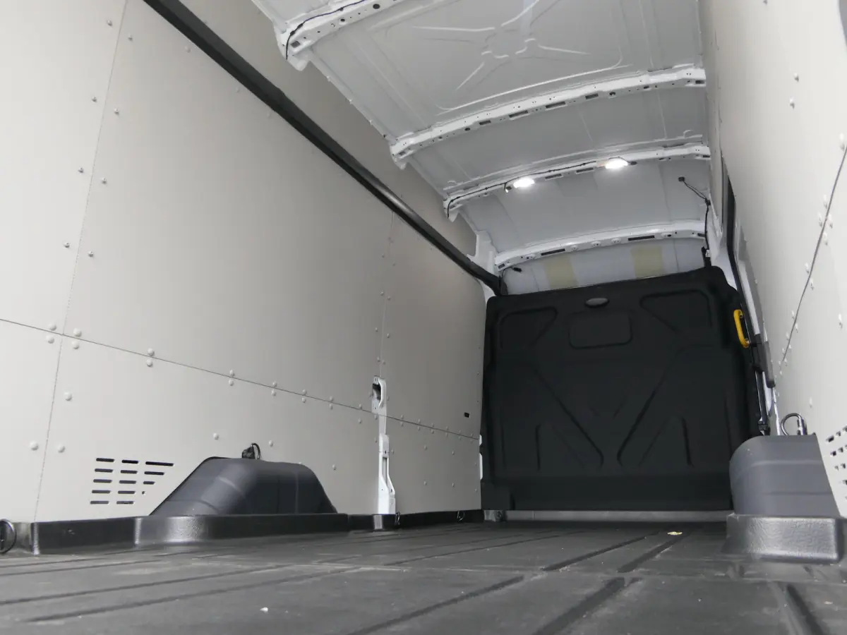 350 2.0 TDCI L4H3 Trend RWD | Trekhaak | Elek. Stoel | Navigatie | Stoelverwarming | Groot Scherm | CarPlay/Android Auto