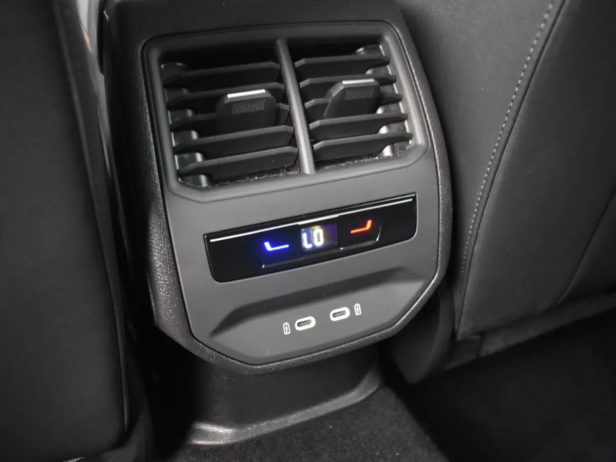 1.5 TSI e-Hybrid 272PK VZ Performance | Sennheiser geluidssysteem | Elektrisch verstelb. voorstoelen | Navigatie | Panoramadak | Lederen bekleding | 19" LMV