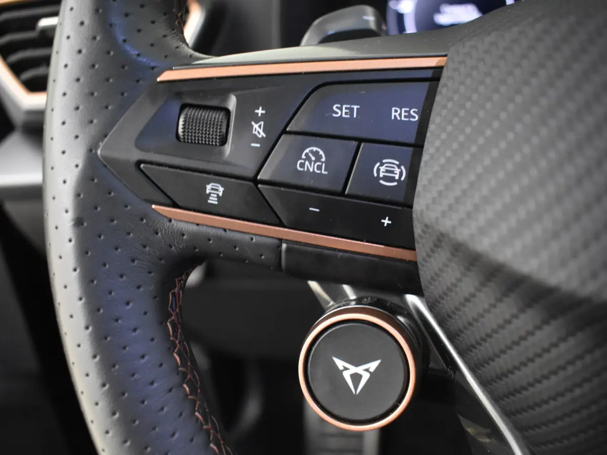 1.5 TSI e-Hybrid 272PK VZ Performance | Sennheiser geluidssysteem | Elektrisch verstelb. voorstoelen | Navigatie | Panoramadak | Lederen bekleding | 19" LMV