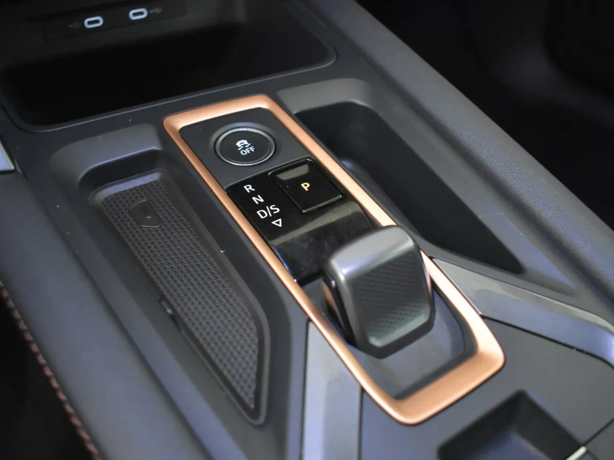 1.5 TSI e-Hybrid 272PK VZ Performance | Sennheiser geluidssysteem | Elektrisch verstelb. voorstoelen | Navigatie | Panoramadak | Lederen bekleding | 19" LMV