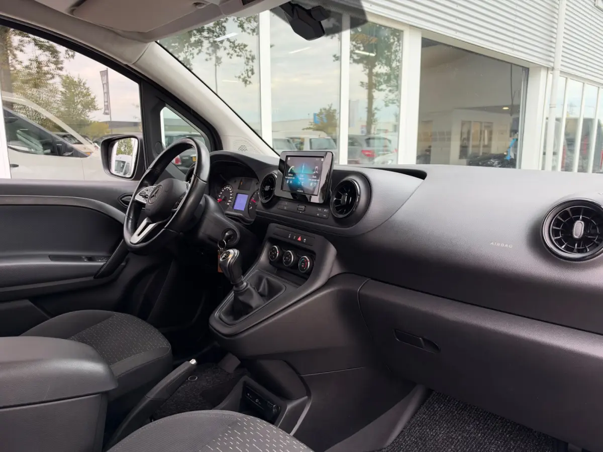 110 CDI L1 Base | Apple Carplay | Cruise | Airco | Nieuwstaat!