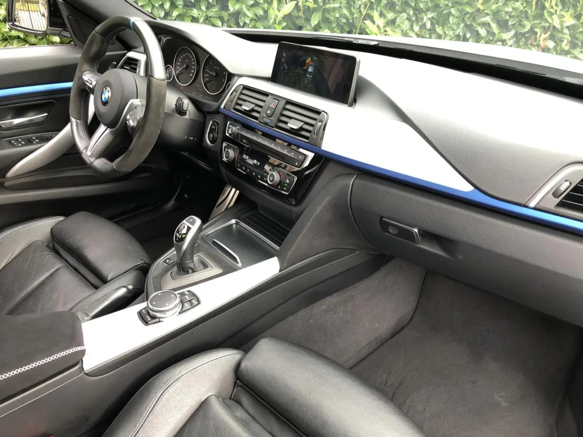 320i Centennial High Executive, NL AUTO, NAP, FACELIFT, M-SPORTPAKKET, PANORAMADAK, SPORTLEDER, 19INCH, CARPLAY