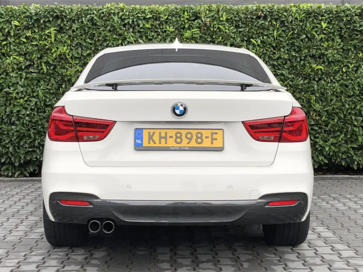 320i Centennial High Executive, NL AUTO, NAP, FACELIFT, M-SPORTPAKKET, PANORAMADAK, SPORTLEDER, 19INCH, CARPLAY