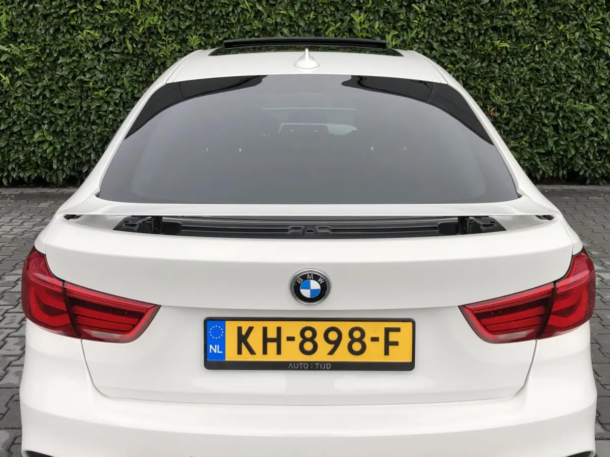 320i Centennial High Executive, NL AUTO, NAP, FACELIFT, M-SPORTPAKKET, PANORAMADAK, SPORTLEDER, 19INCH, CARPLAY