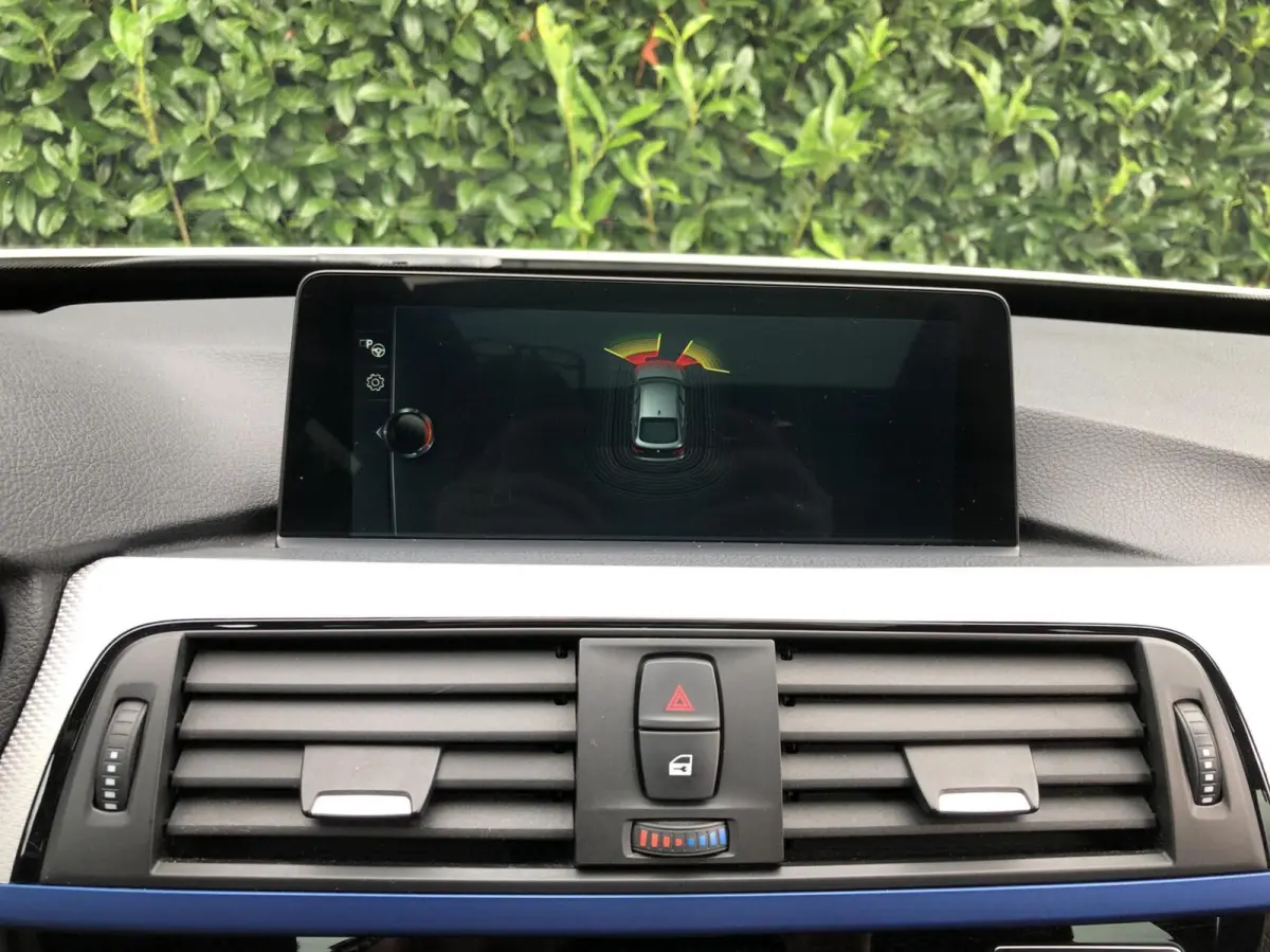 320i Centennial High Executive, NL AUTO, NAP, FACELIFT, M-SPORTPAKKET, PANORAMADAK, SPORTLEDER, 19INCH, CARPLAY
