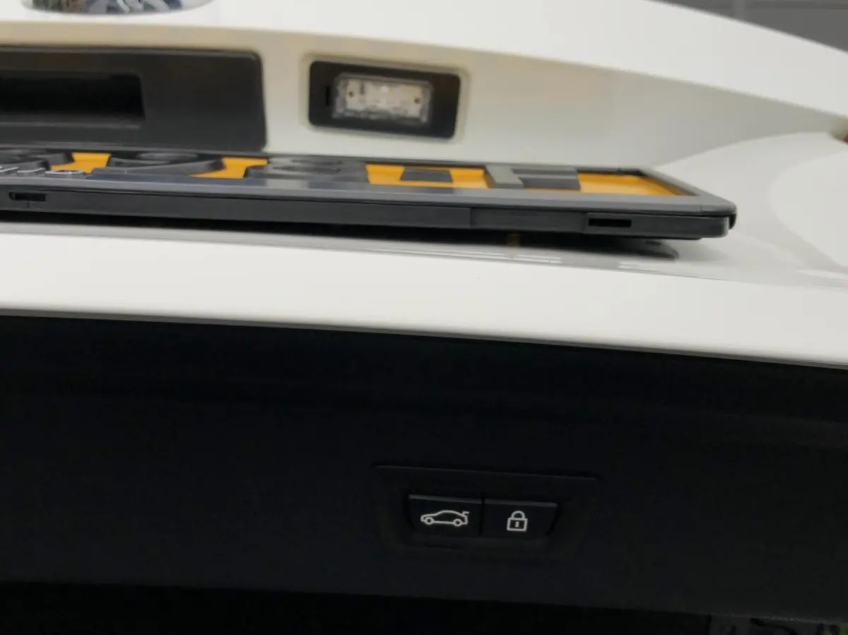 320i Centennial High Executive, NL AUTO, NAP, FACELIFT, M-SPORTPAKKET, PANORAMADAK, SPORTLEDER, 19INCH, CARPLAY