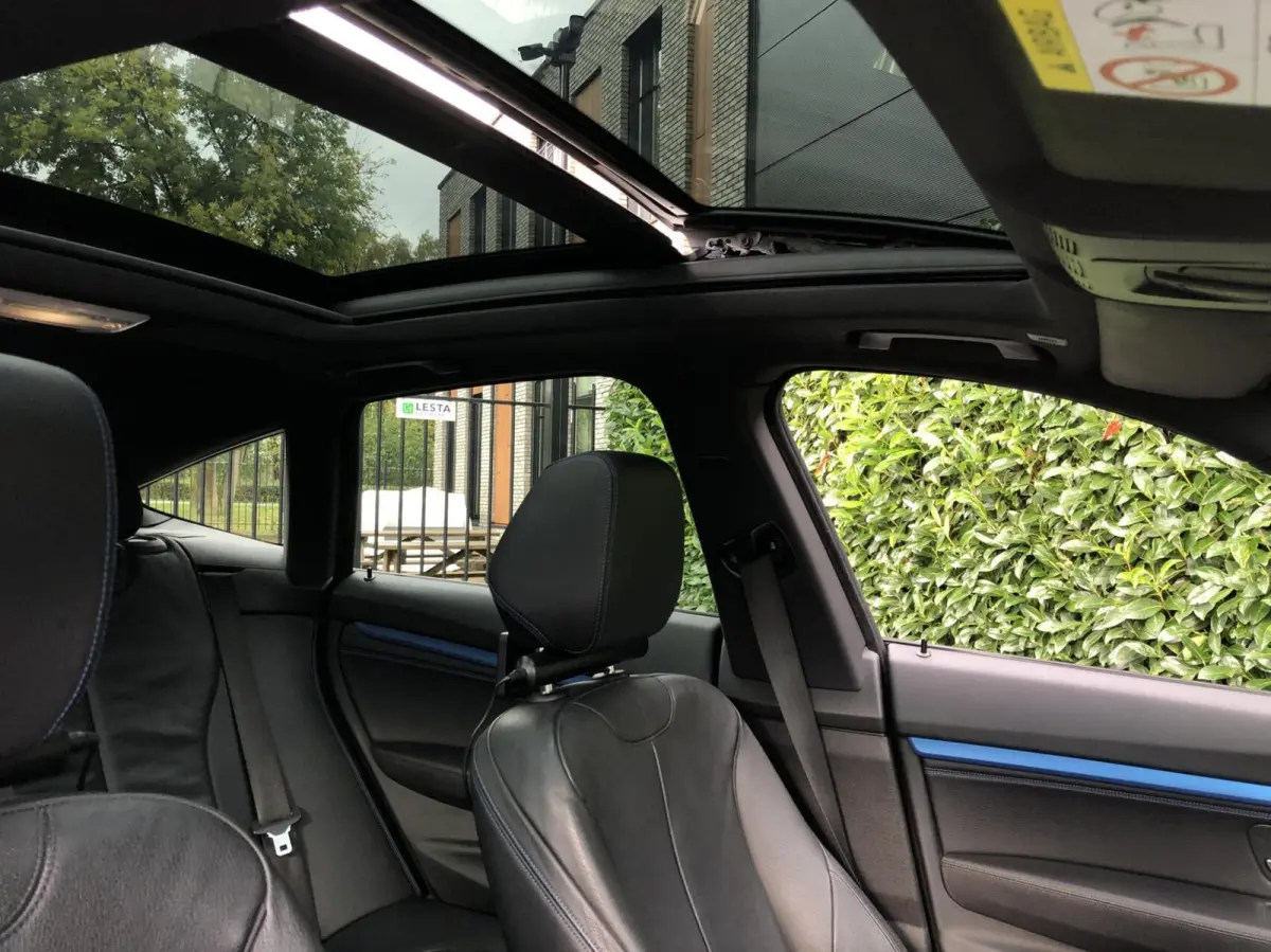 320i Centennial High Executive, NL AUTO, NAP, FACELIFT, M-SPORTPAKKET, PANORAMADAK, SPORTLEDER, 19INCH, CARPLAY