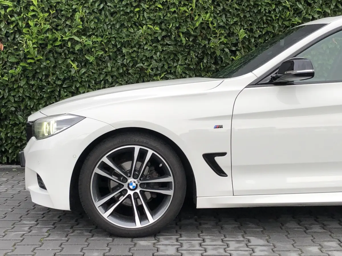 320i Centennial High Executive, NL AUTO, NAP, FACELIFT, M-SPORTPAKKET, PANORAMADAK, SPORTLEDER, 19INCH, CARPLAY