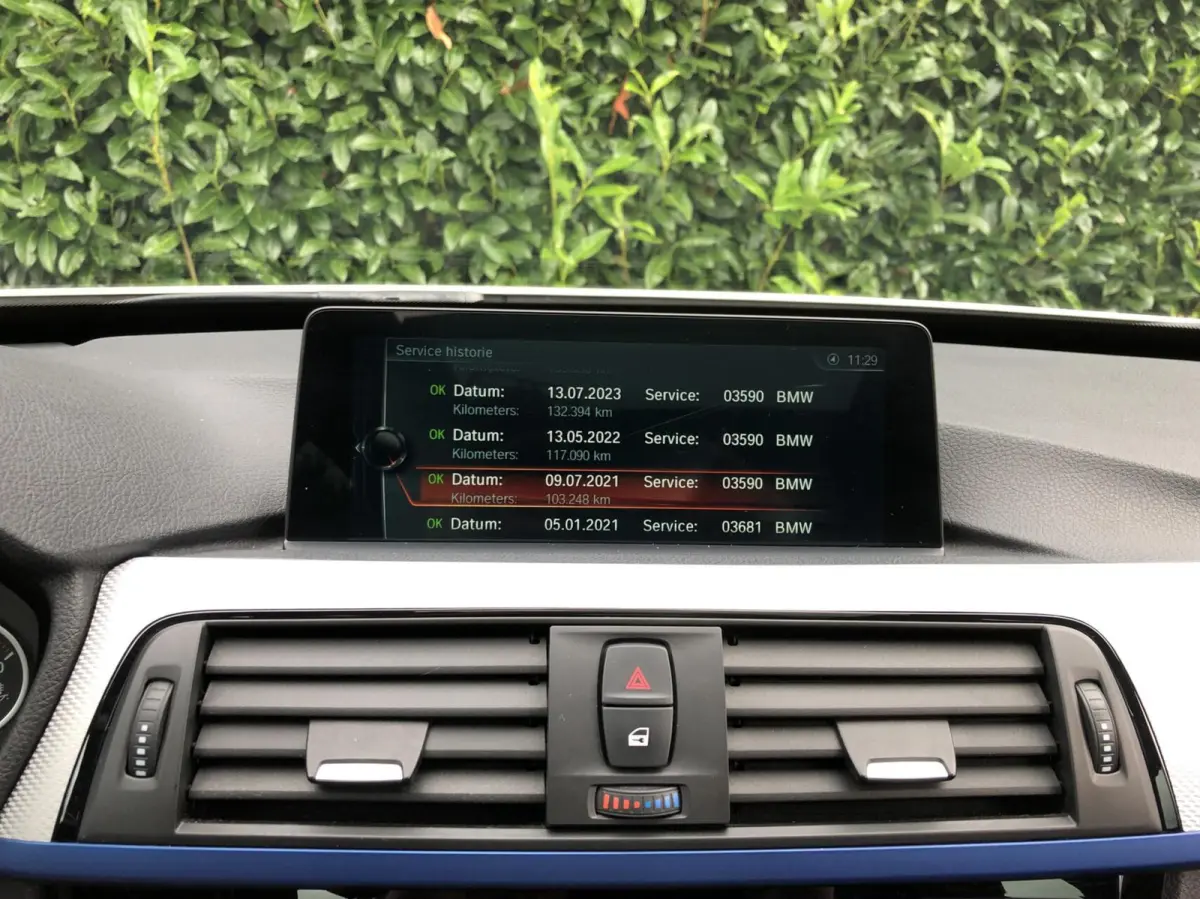 320i Centennial High Executive, NL AUTO, NAP, FACELIFT, M-SPORTPAKKET, PANORAMADAK, SPORTLEDER, 19INCH, CARPLAY