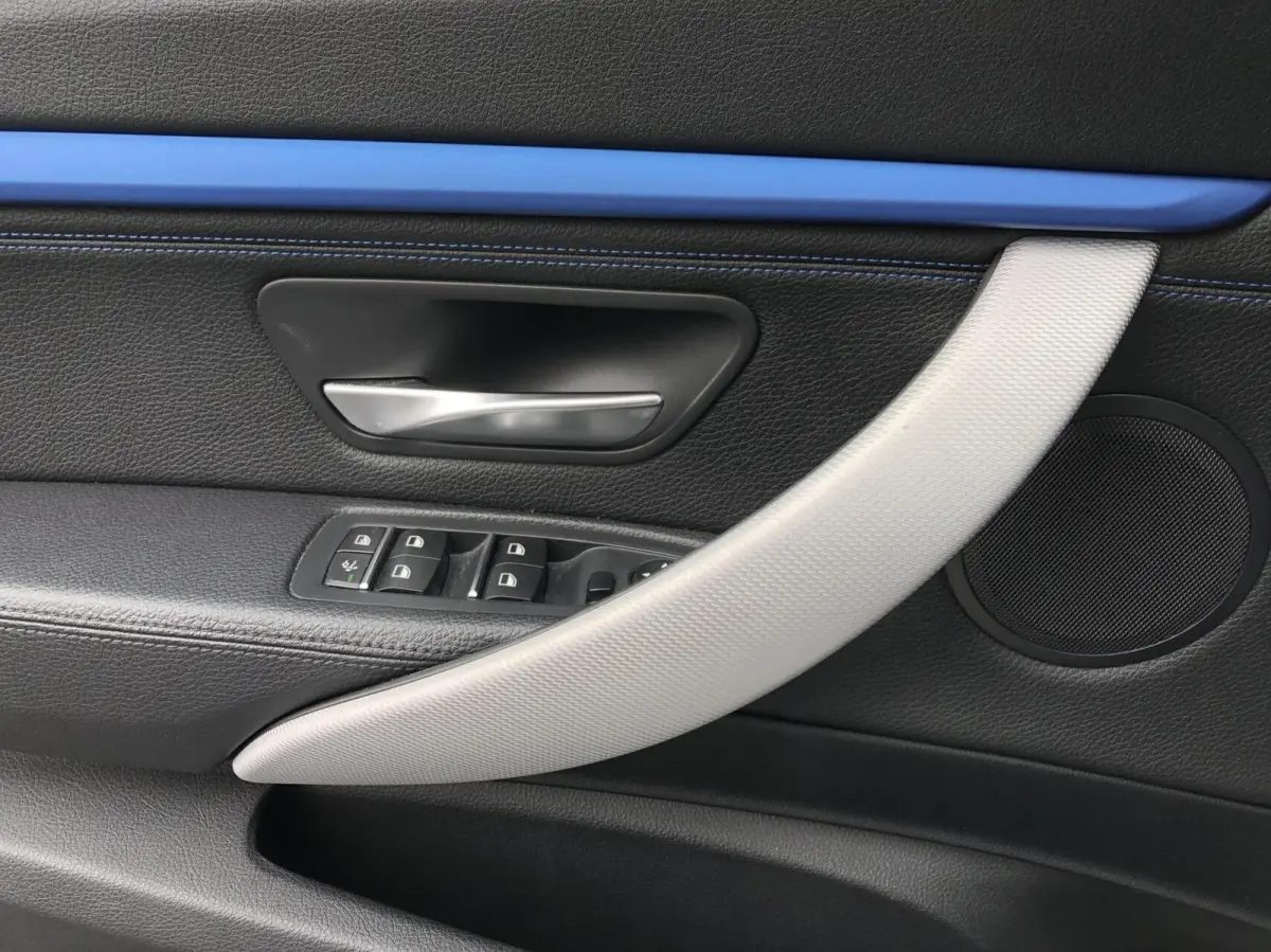 320i Centennial High Executive, NL AUTO, NAP, FACELIFT, M-SPORTPAKKET, PANORAMADAK, SPORTLEDER, 19INCH, CARPLAY