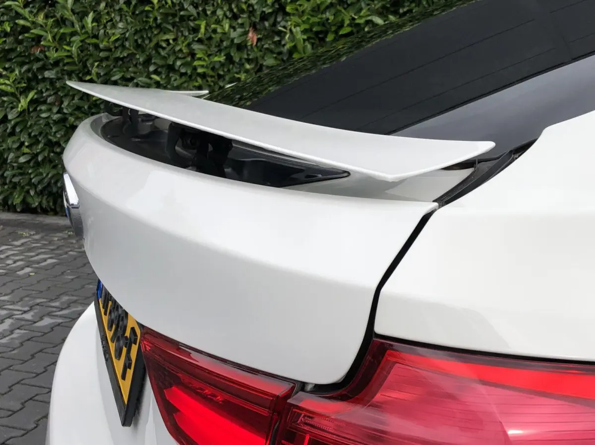 320i Centennial High Executive, NL AUTO, NAP, FACELIFT, M-SPORTPAKKET, PANORAMADAK, SPORTLEDER, 19INCH, CARPLAY