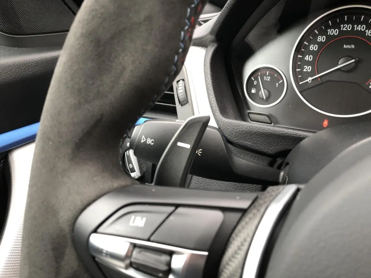 320i Centennial High Executive, NL AUTO, NAP, FACELIFT, M-SPORTPAKKET, PANORAMADAK, SPORTLEDER, 19INCH, CARPLAY