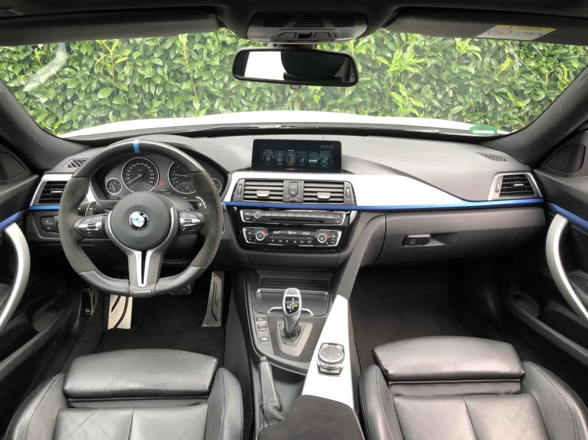 320i Centennial High Executive, NL AUTO, NAP, FACELIFT, M-SPORTPAKKET, PANORAMADAK, SPORTLEDER, 19INCH, CARPLAY