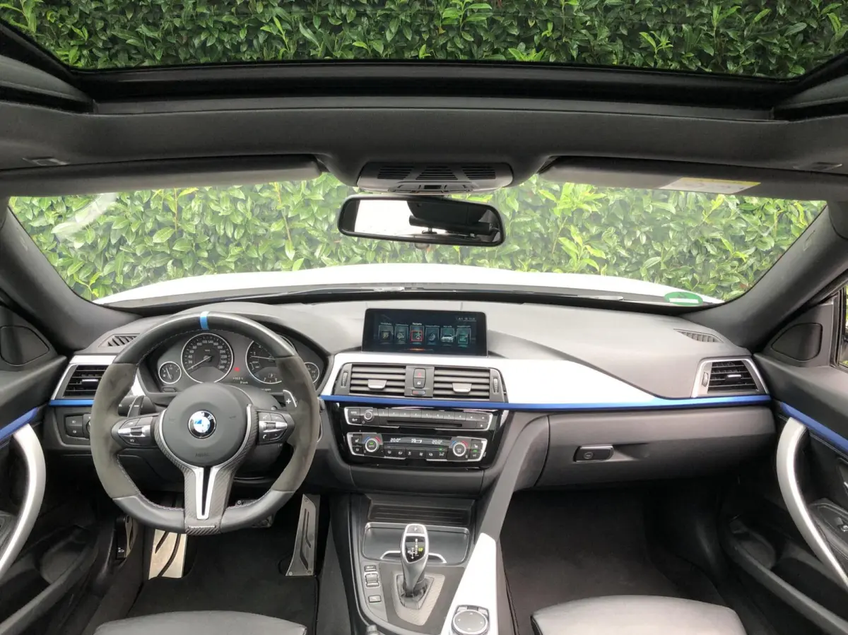 320i Centennial High Executive, NL AUTO, NAP, FACELIFT, M-SPORTPAKKET, PANORAMADAK, SPORTLEDER, 19INCH, CARPLAY