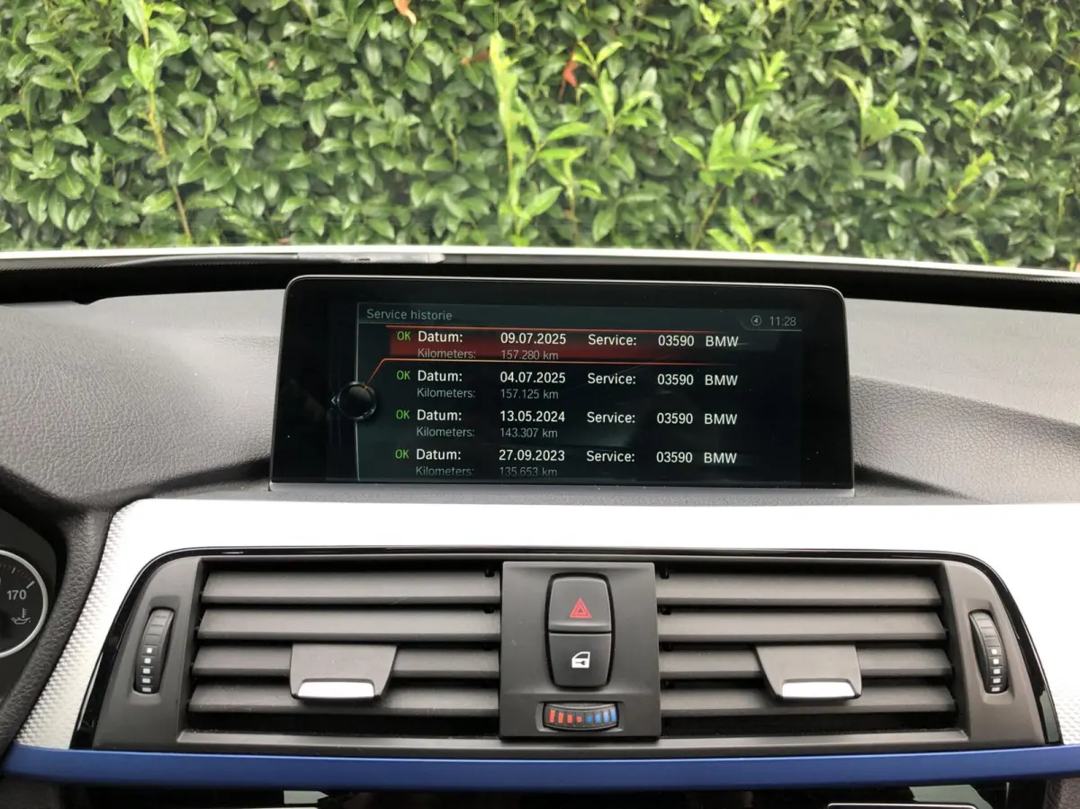 320i Centennial High Executive, NL AUTO, NAP, FACELIFT, M-SPORTPAKKET, PANORAMADAK, SPORTLEDER, 19INCH, CARPLAY