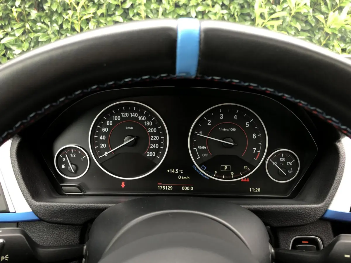 320i Centennial High Executive, NL AUTO, NAP, FACELIFT, M-SPORTPAKKET, PANORAMADAK, SPORTLEDER, 19INCH, CARPLAY