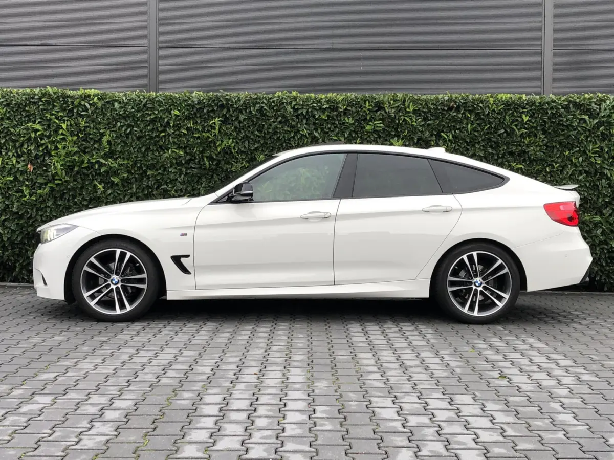 320i Centennial High Executive, NL AUTO, NAP, FACELIFT, M-SPORTPAKKET, PANORAMADAK, SPORTLEDER, 19INCH, CARPLAY