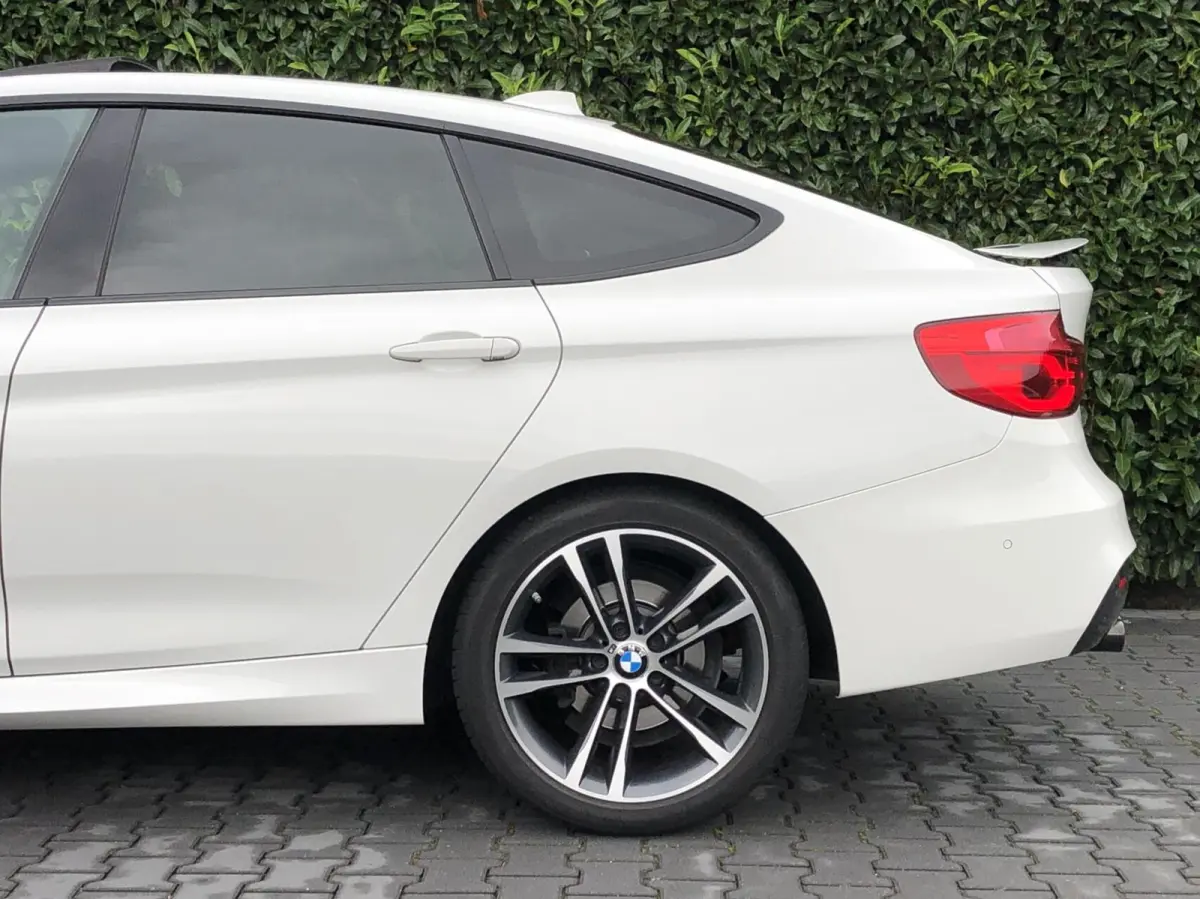 320i Centennial High Executive, NL AUTO, NAP, FACELIFT, M-SPORTPAKKET, PANORAMADAK, SPORTLEDER, 19INCH, CARPLAY