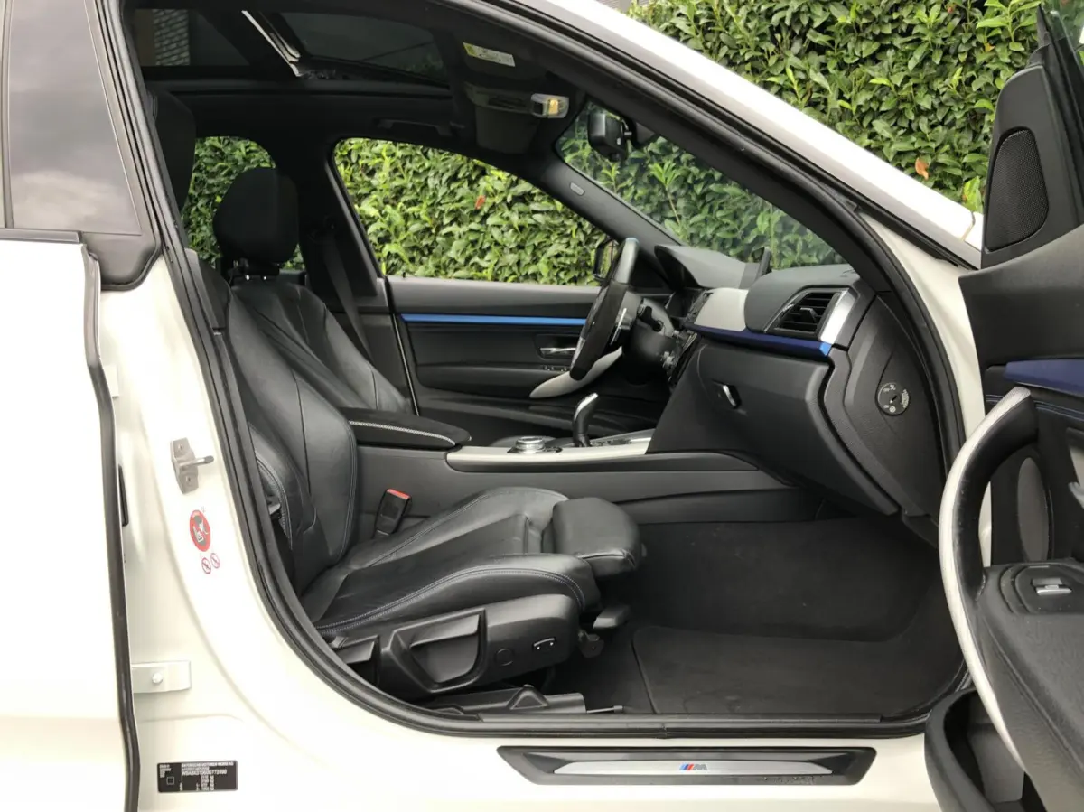 320i Centennial High Executive, NL AUTO, NAP, FACELIFT, M-SPORTPAKKET, PANORAMADAK, SPORTLEDER, 19INCH, CARPLAY